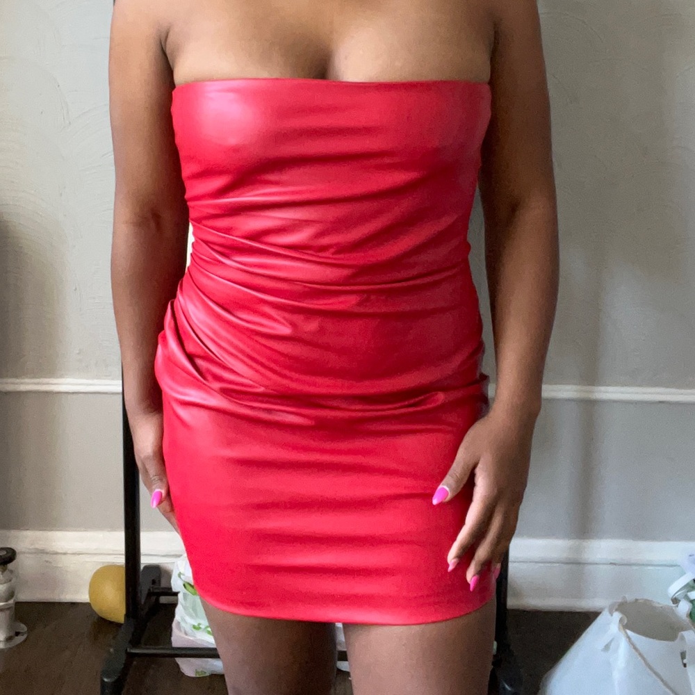 Miss Circle Red leather dress